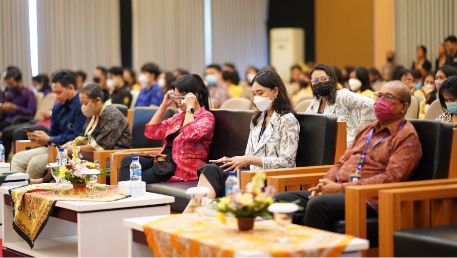 GROWN ON DIVERSITY MENGGALANG KEPEDULIAN DALAM PERBEDAAN WUJUDKAN KEBERSAMAAN