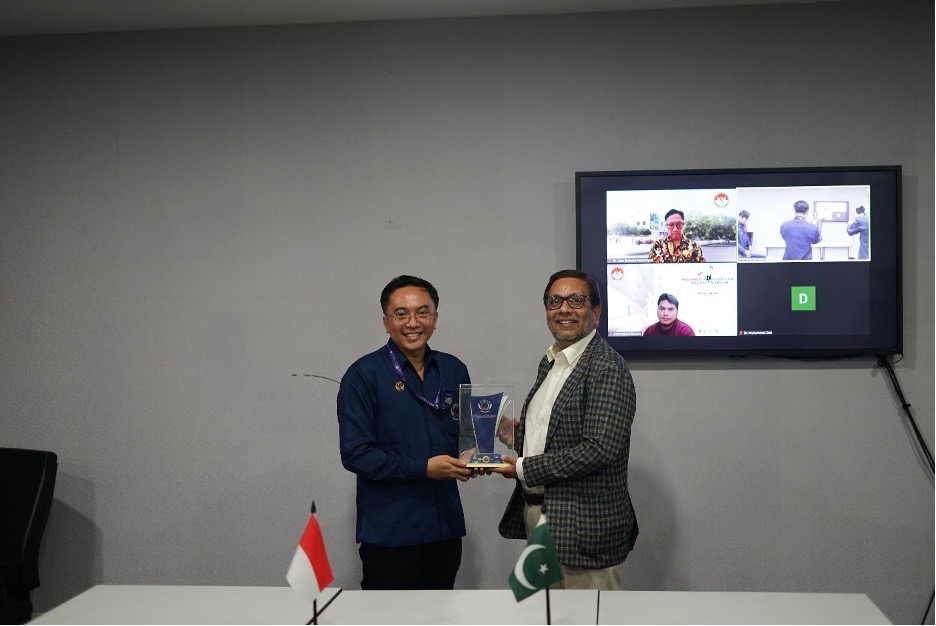 Universitas Pendidikan Nasional, Jalin kerjasama Internasional Bersama Iqra University Pakistan
