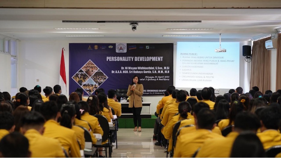 SELF DEVELOPMENT UNDIKNAS – TINGKATKAN KEPERCAYAAN DIRI MAHASISWA DI RUANG PUBLIK
