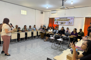 Denpasar – The School Environment Introduction Program (MPLS) at TK Sila Kumara for the 2024-2025 academic year was carried out with an innovative approach through a Parenting Class event themed "Preparing for School with the Tri Education Center." This event was attended by the parents of new students joining the small kindergarten class. (19/7/2024) The Parenting Class aimed to help parents understand the importance of the initial adjustment period when children first enter school. During the session, the Psychology team from Universitas Pendidikan Nasional (Undiknas) invited parents to discuss their crucial role in supporting their children psychologically during this transition. Parents were also provided with guidelines on how to apply parenting practices that can assist their children in adapting to their new school environment. The three main objectives of the event were: Helping parents understand the importance of the adjustment period for children when they first enter school. Providing guidance on how to support children psychologically during this adjustment process. Building strong cooperation between parents and the school in creating a supportive environment for the children’s well-being. The Undiknas Psychology team facilitated discussions and brainstorming sessions with parents regarding behaviors and parenting patterns that could be implemented to help children adapt to the new school environment. This approach is expected to foster synergy between the school and parents, which will positively impact the development and readiness of the children as they progress to higher levels of education. This event aligns with the Sustainable Development Goals (SDGs), particularly Goal 4, which aims to ensure inclusive and equitable quality education and promote lifelong learning opportunities for all. It also emphasizes the importance of access to quality early childhood development, so that children are ready to enter primary education with optimal preparation. Through this Parenting Class, Undiknas Psychology hopes to make a significant contribution in supporting quality early childhood education, as well as strengthening collaboration between parents and schools to enhance the well-being of children in the future.